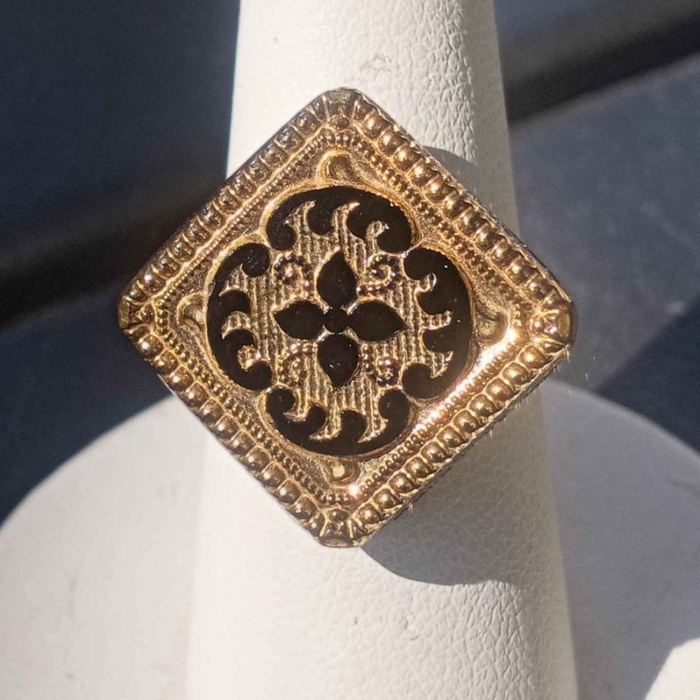Gold and black floral adjustable ring